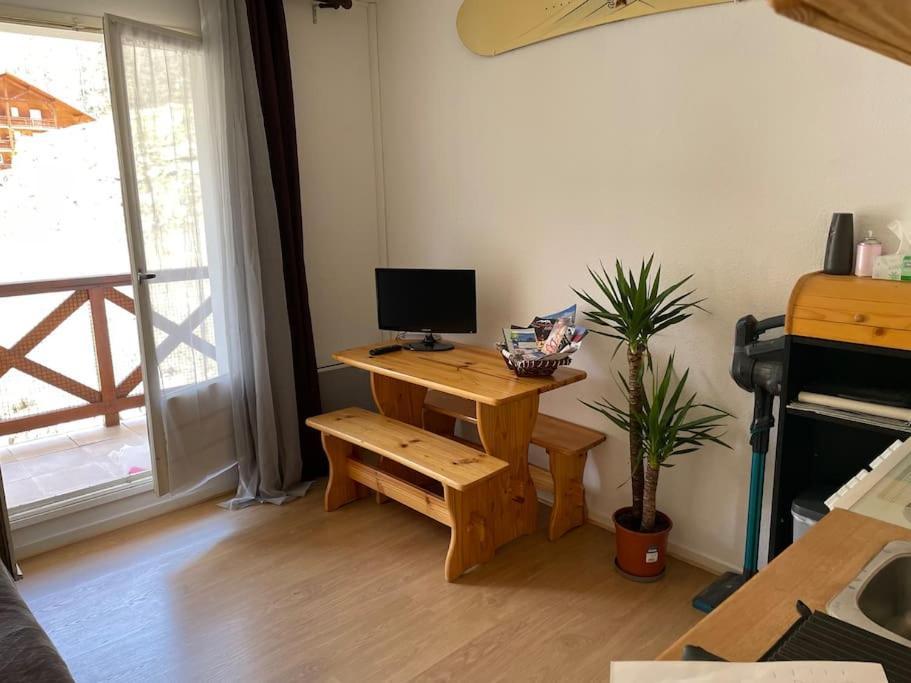 Allos, Logement Pieds Des Pistes, A 10 Minutes De La Base De Loisirs Exterior photo
